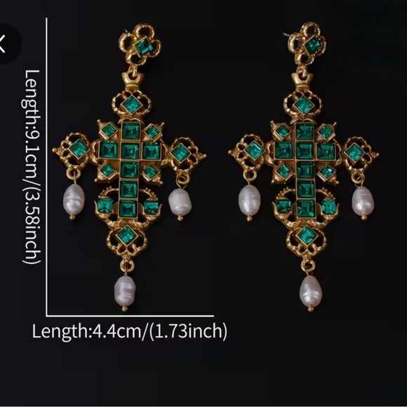Elegant Gold and Green Cross Earrings with Pearls - Picture 3 of 4